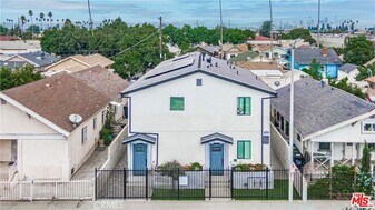 433 W Gage Ave in Los Angeles, CA - Building Photo