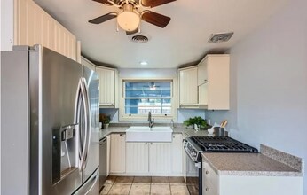 132 Croydon Ln in El Cajon, CA - Foto de edificio - Building Photo
