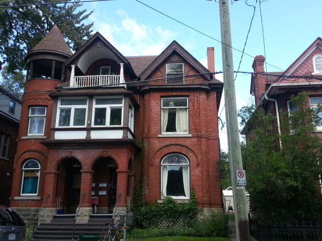 102 Wellington St in Kingston, ON - Building Photo