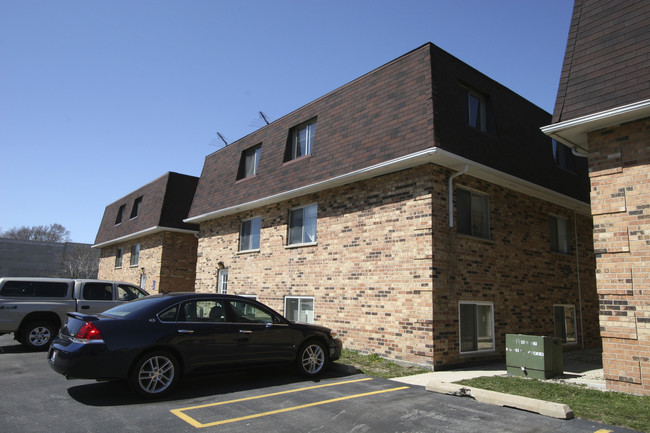 9959 Linda Ln in Des Plaines, IL - Building Photo - Building Photo