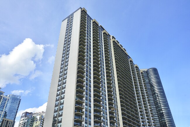 400 E Randolph St in Chicago, IL - Foto de edificio - Building Photo