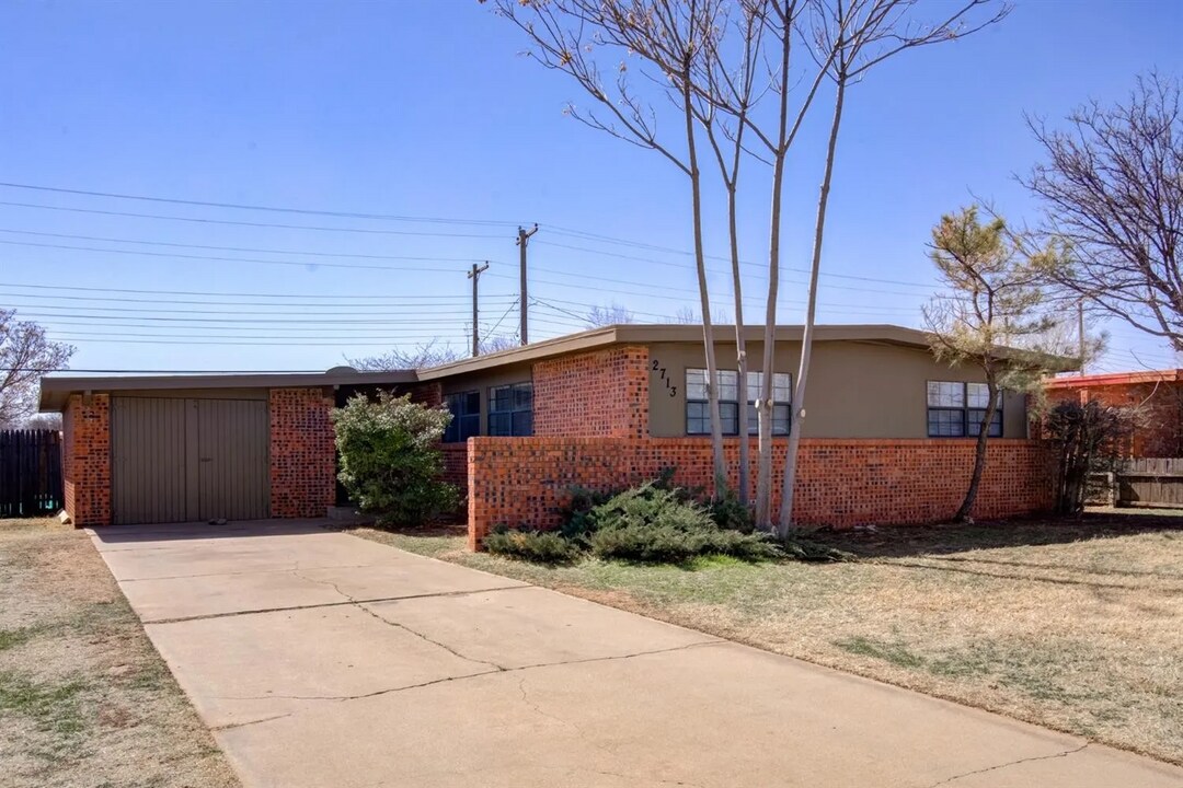 2713 65th St in Lubbock, TX - Building Photo
