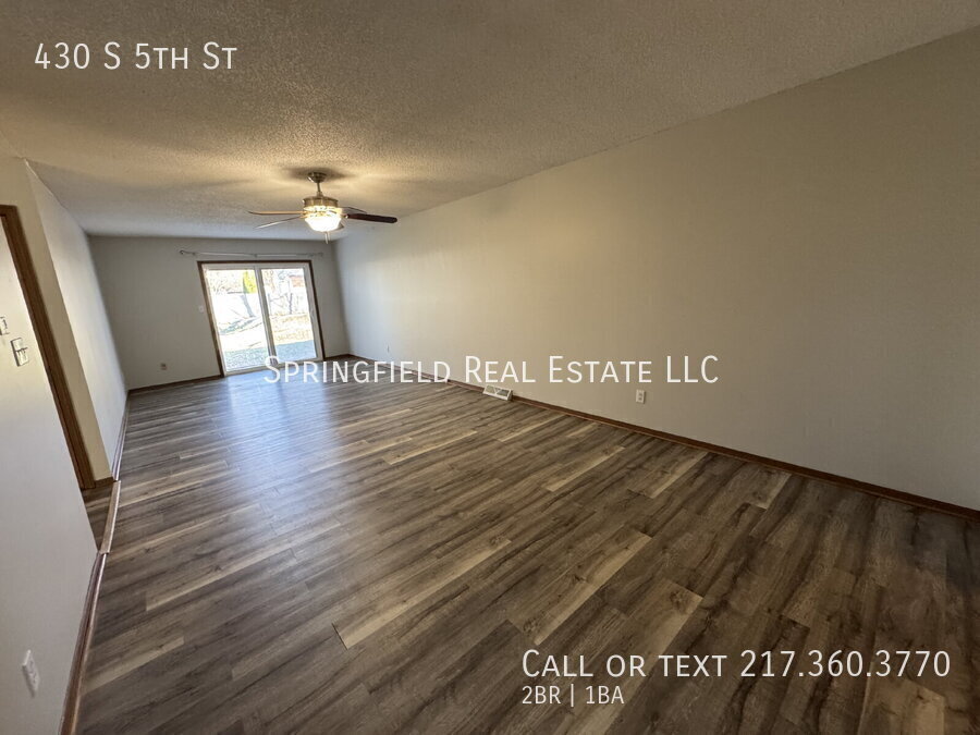 430 S 5th St in Auburn, IL - Building Photo