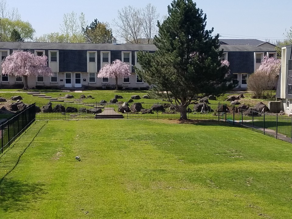 Villager Apartments in Lockport, NY - Building Photo