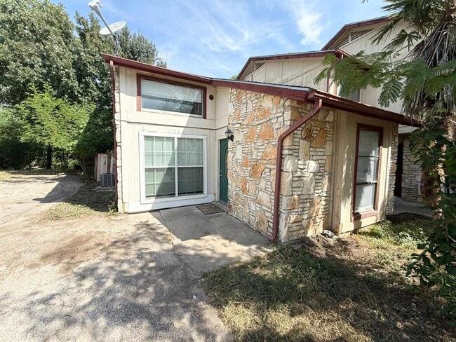 2700 Mulford Cove in Austin, TX - Building Photo - Building Photo