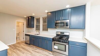 6136 N Mozart St in Chicago, IL - Building Photo - Building Photo