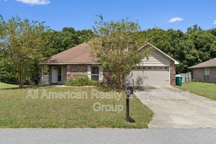 2271 Lewis St in Crestview, FL - Building Photo