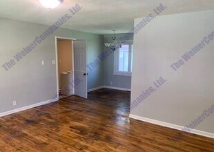 2209 Roland Dr in Champaign, IL - Building Photo - Building Photo