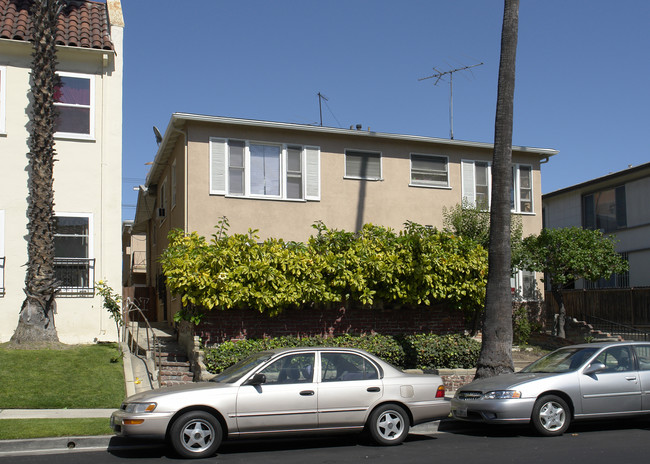 118 S Manhattan Pl in Los Angeles, CA - Foto de edificio - Building Photo
