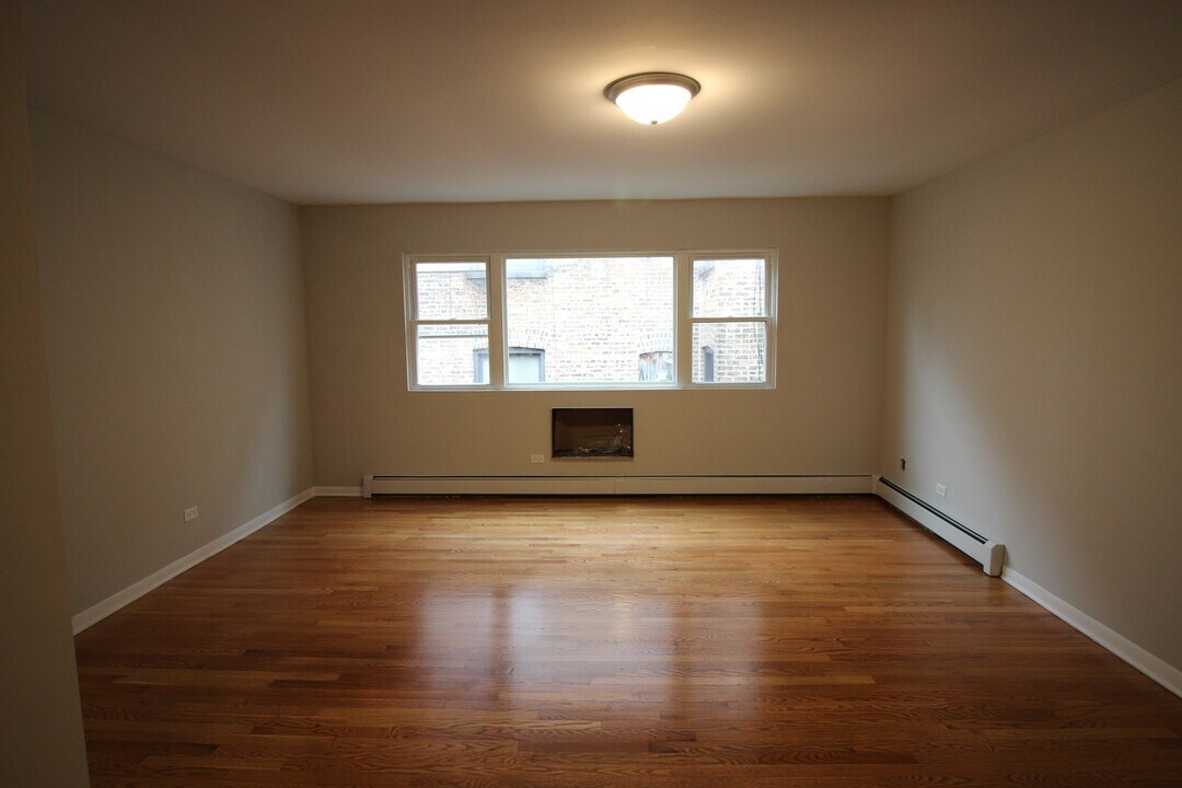 1642 W Morse Ave, Unit 2N in Chicago, IL - Building Photo