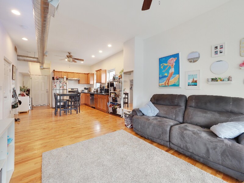 1148 W Belmont Ave in Chicago, IL - Building Photo