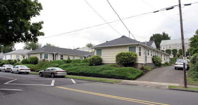 5131-5147 SE 17th Ave in Portland, OR - Building Photo - Building Photo