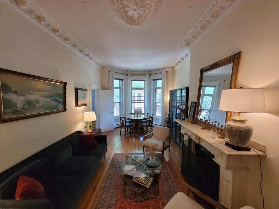 30 Holyoke St, Unit 2 in Boston, MA - Building Photo