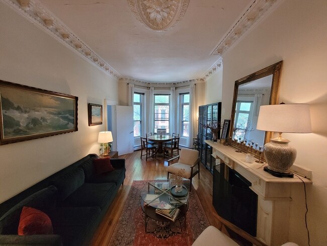 30 Holyoke St, Unit 2