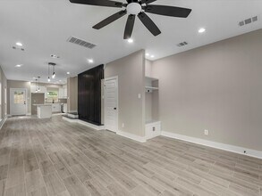 7802 Queen St in Houston, TX - Building Photo - Building Photo