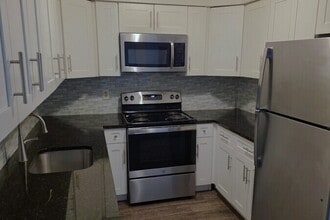 Oak Knoll in Norwalk, CT - Building Photo - Building Photo