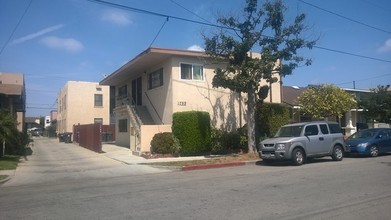 1703 E Erie St in Long Beach, CA - Building Photo - Building Photo