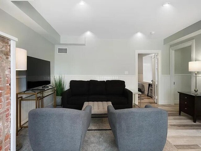 77 Coggeshall Ave in Newport, RI - Building Photo - Building Photo