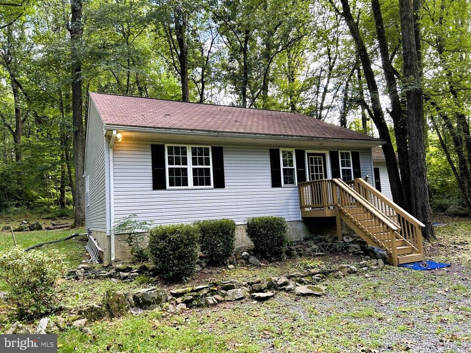 104 Delphi Rd in Schwenksville, PA - Building Photo