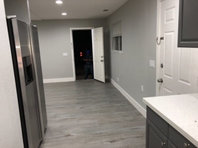 1211 Center Ln, Unit #2 in Los Banos, CA - Building Photo - Building Photo