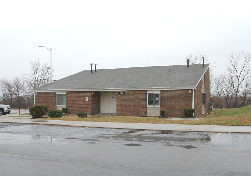 Mount Crest Court in Dayton, OH - Building Photo