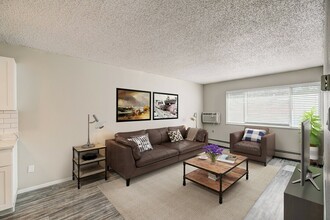 Lelaray Apartments in Colorado Springs, CO - Building Photo - Building Photo