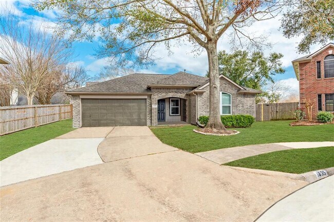 1835 Oak Ridge Dr in Kemah, TX - Building Photo - Building Photo