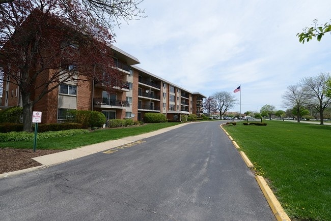 2234 S Goebbert Rd, Unit 225