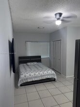 13142 SW 5th St-Unit -0 in Miami, FL - Building Photo - Building Photo