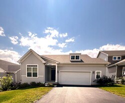 1620 Monte Vis Dr in Lake Geneva, WI - Building Photo