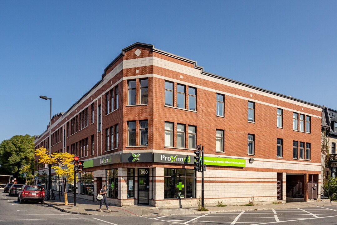 800-810 Ontario Rue E in Montréal, QC - Building Photo