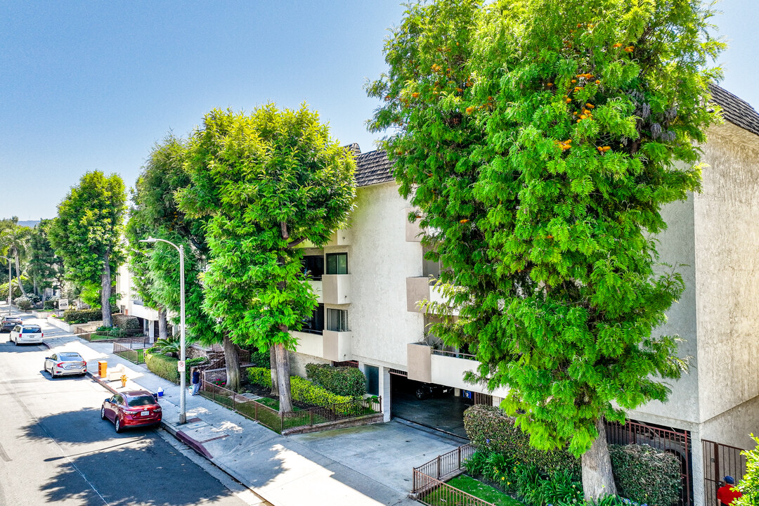 Elegance Encino in Encino, CA - Building Photo