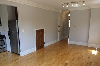 34 Russell St in Brooklyn, NY - Foto de edificio - Building Photo