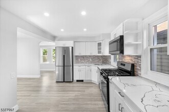 16 New St in Montclair, NJ - Building Photo - Building Photo