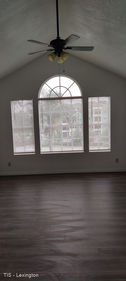 11594 Westwood Blvd in Orlando, FL - Building Photo - Building Photo
