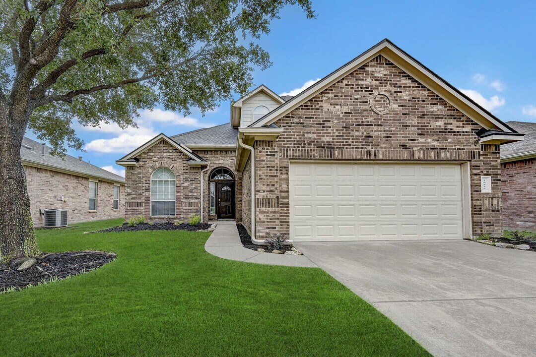 20939 Kirkland Woods Dr in Houston, TX - Building Photo
