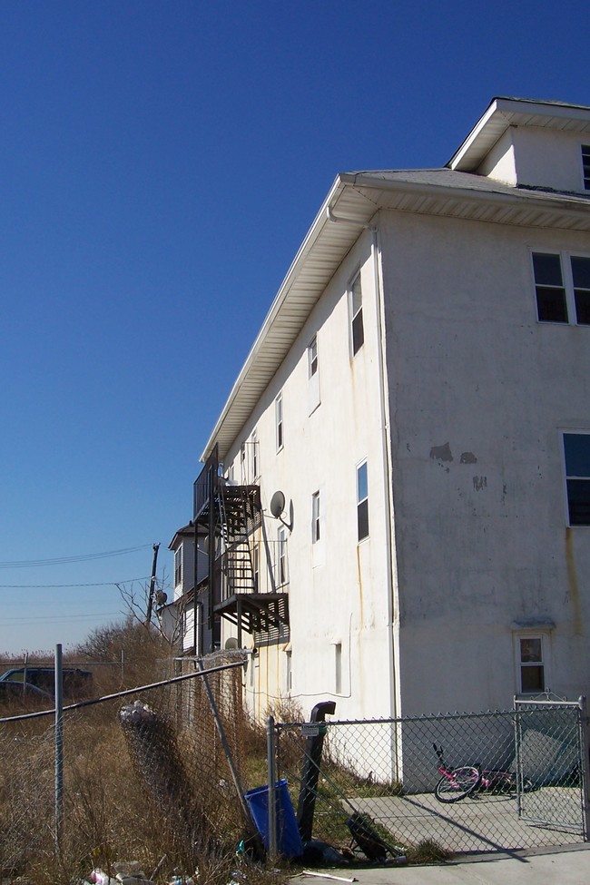 99 Beach 31st St in Far Rockaway, NY - Building Photo - Building Photo