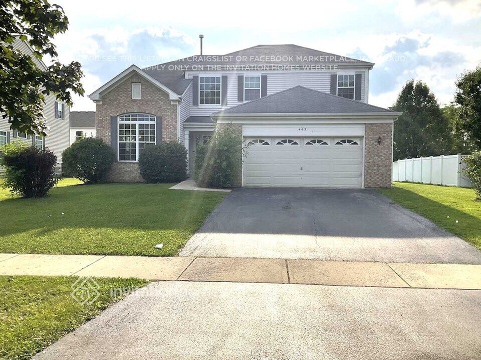 443 Cardinal Ln in Bolingbrook, IL - Foto de edificio