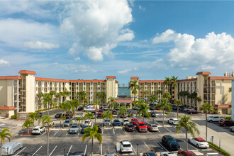 Paradise Harbour South in North Palm Beach, FL - Building Photo - Building Photo