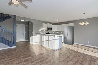 1212 Beacon Hill Ct in Normal, IL - Building Photo - Building Photo