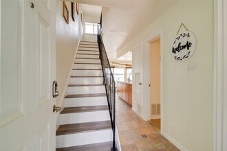 7041 Kingston Cove Ln in Willis, TX - Foto de edificio - Building Photo