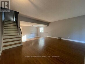 2086 Thornlea Dr in Oakville, ON - Building Photo - Building Photo