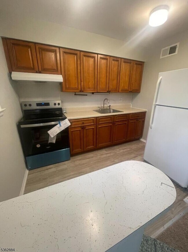 15 Broad St in Pompton Lakes, NJ - Building Photo - Building Photo