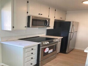 811 W Nutmeg St in San Diego, CA - Building Photo - Building Photo