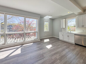 264 Riverside Ave in Westport, CT - Building Photo - Building Photo