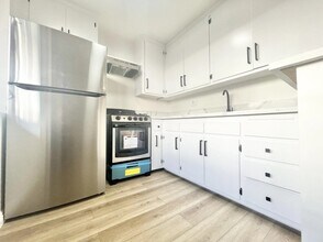 11173 Charnock Rd in Los Angeles, CA - Building Photo - Building Photo