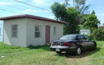 1298 NE 111th St in Miami, FL - Building Photo - Building Photo