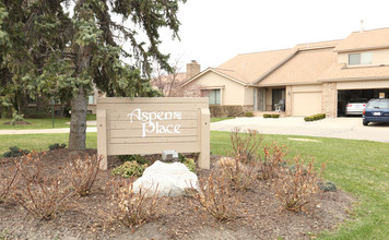 Aspen Place Condos in Livonia, MI - Foto de edificio - Building Photo