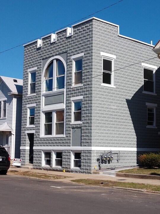 25 S Plum St in Troy, OH - Foto de edificio