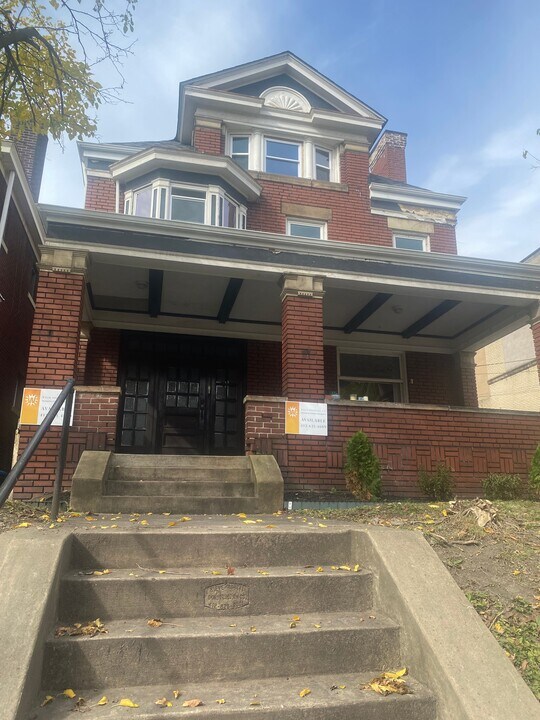 112 Stratford Ave in Pittsburgh, PA - Building Photo